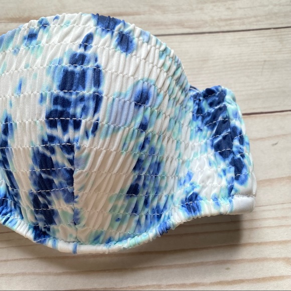 Victoria’s Secret Blue White Tie Dye Smocked Bandeau Swim Top - Picture 2 of 4